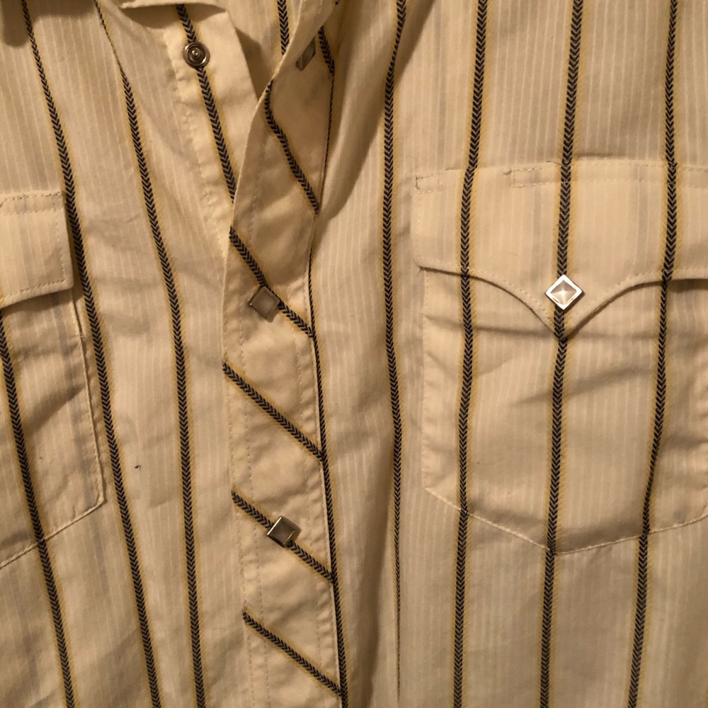 Button up - Picture 2 of 3